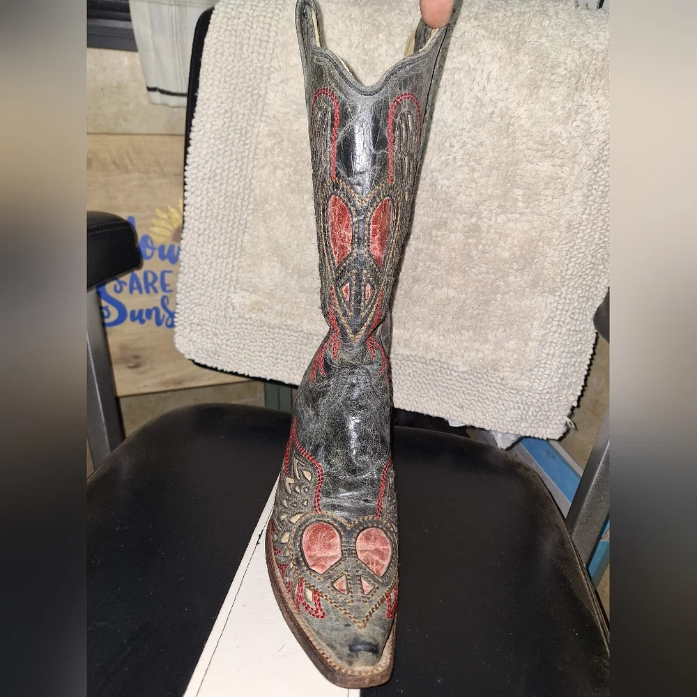 Corral Steel Blue Cowboy Boots with Red and Gray Inlaid Design In A Size 10M. - Picture 11 of 15